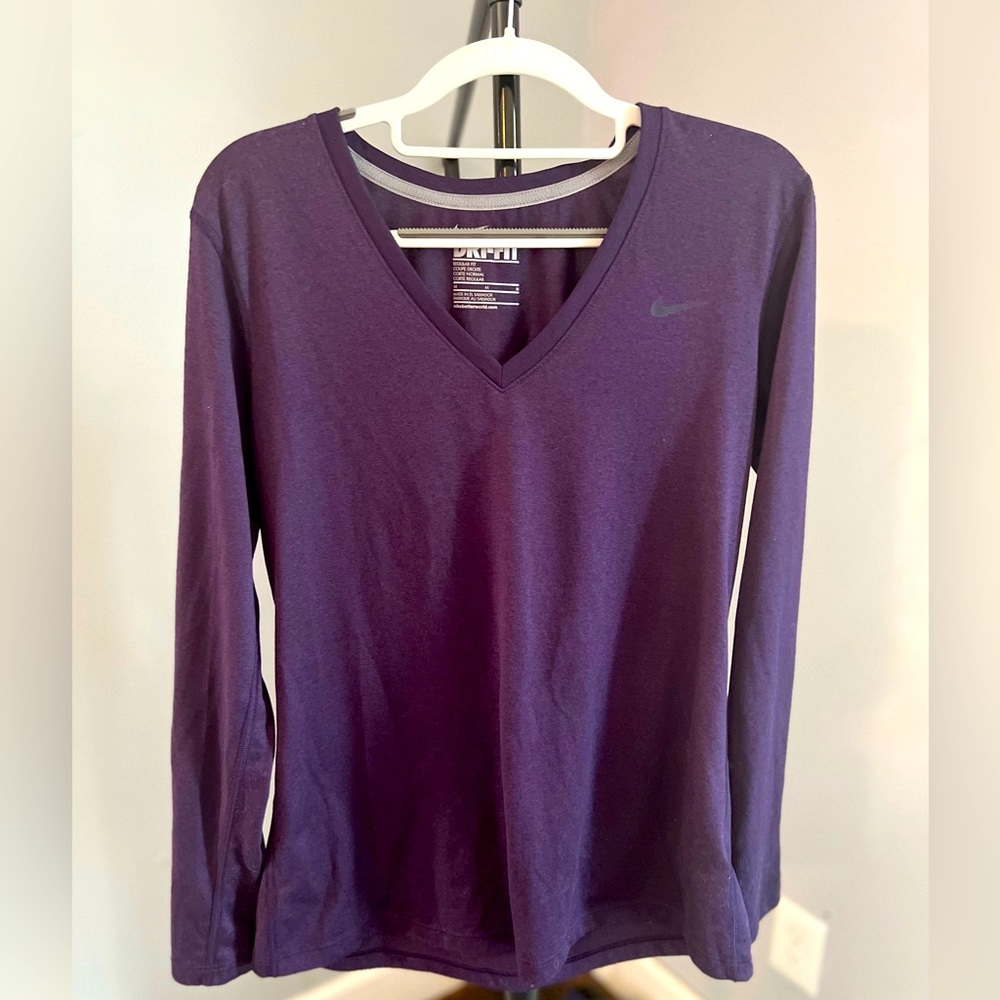 Women’s long sleeve Nike drifit shirt